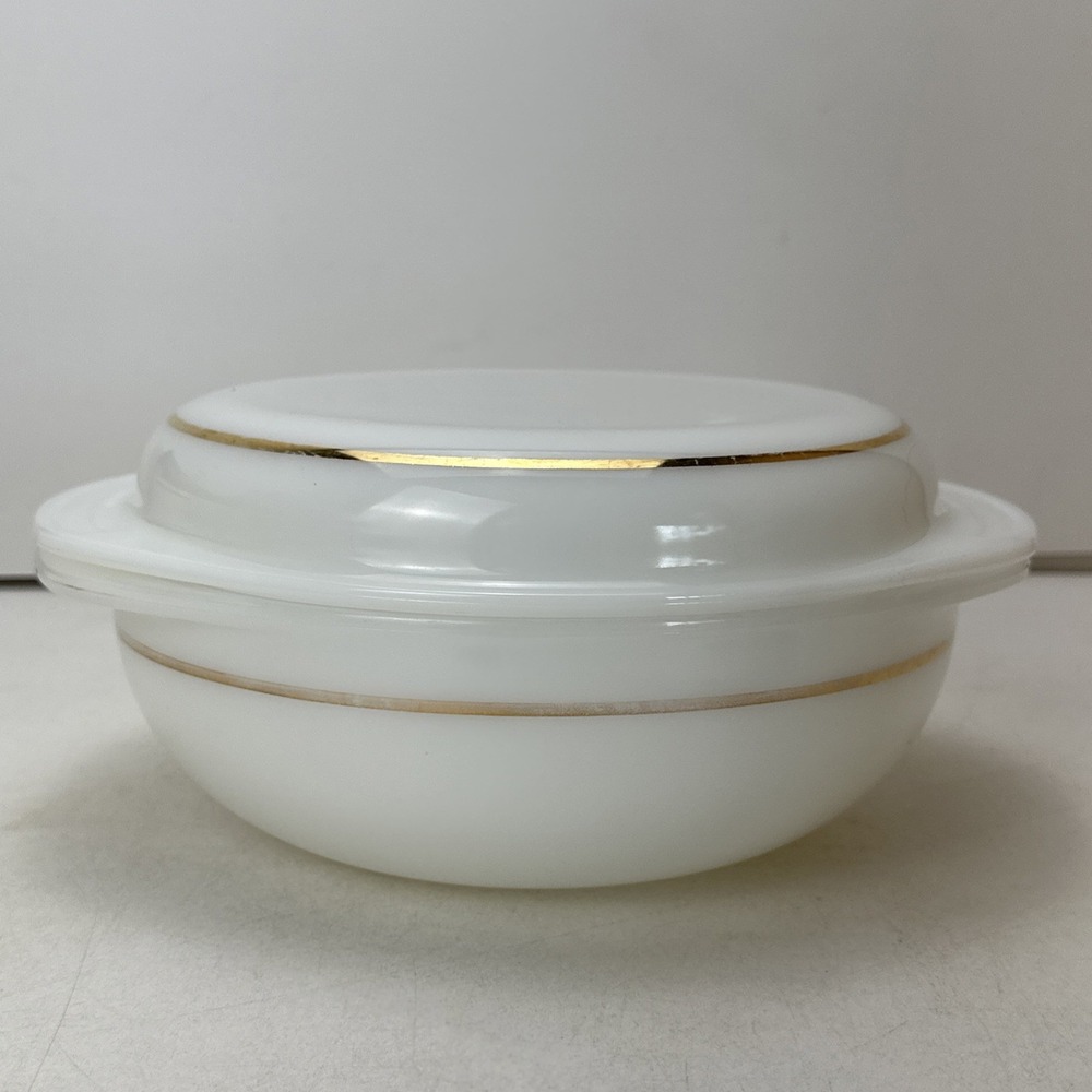 Vintage Pyrex 024 2qt. White Casserole Dish With Gold Ring & 684C Lid One Chip